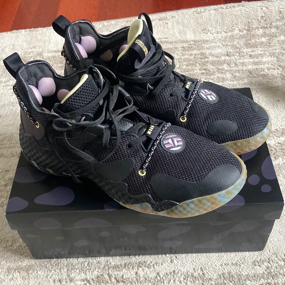 Harden Vol. 6 Adidas Basketball Shoes
